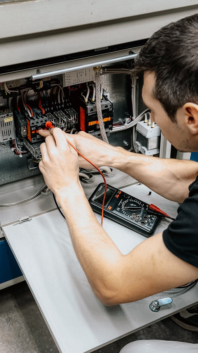 Contor smart instalat la racordare la rețea în Moldova