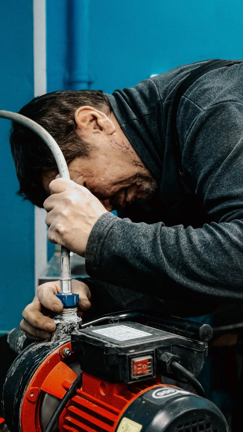 Montaj boiler electric Ariston instalat în baia unei case din Hîncești